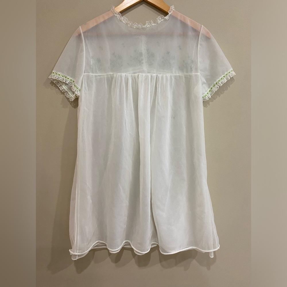 Elegant White Floral Embroidered Robe - Picture 12 of 12